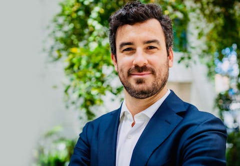 Federico Esu Federico Esu: l'architetto di connessioni che ricostruisce la Sardegna