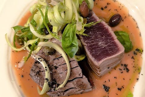 Bluefin tuna crudo with casu axedu, olia pistada and Selargino capers, served at Sabores Bistro in Cagliari and paired with Vermentino di Gallura.