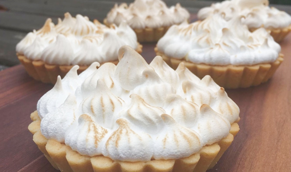 Lemon & meringue pie