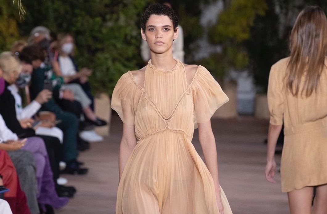 La sfilata Primavera Estate 2021 di Alberta Ferretti