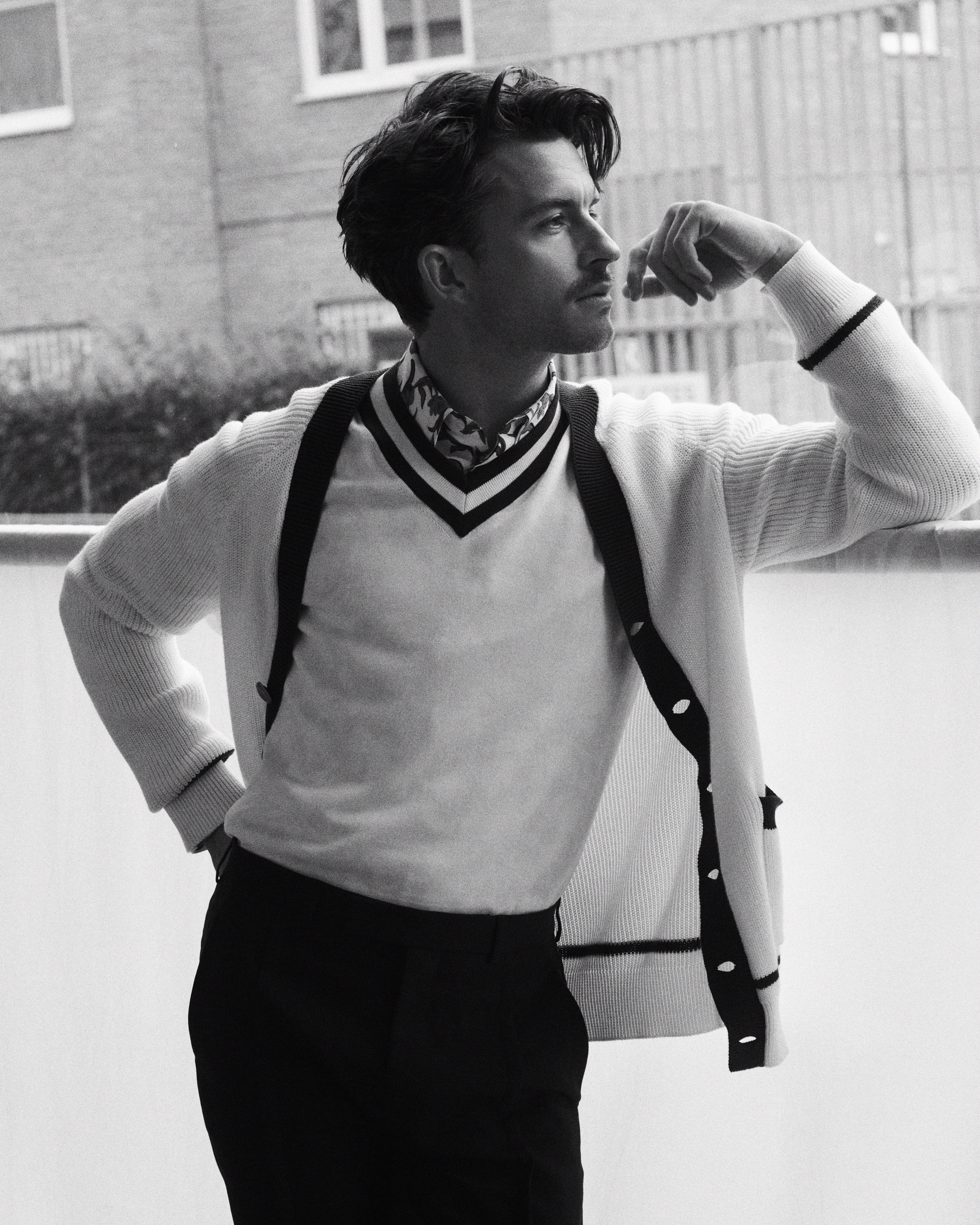 1617017672-jonathan-bailey-intervista-attore-bridgerton-2-netflix-protagonista-vita-privata-lofficielitalia0.jpeg?auto=format%2Ccompress&dpr=1.5&fit=clip&fm=webp&h=1000&w=1000