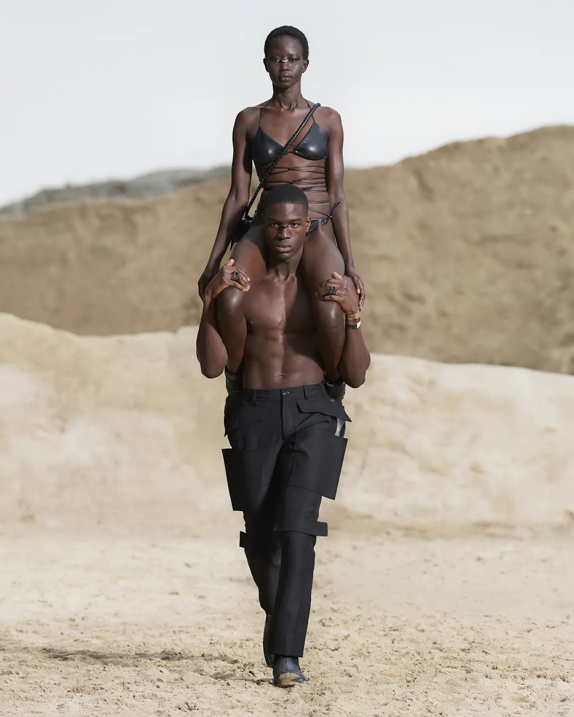1624530500-burberry-spring-summer-22-uomo-tisci-lofficielitalia7.jpg (1152×1440)