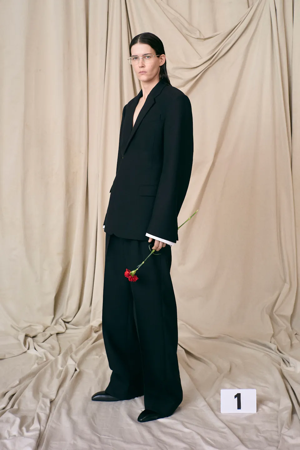 1625667527-balenciaga-haute-couture-uomo-donna-autunno-inverno-2021-2022-foto-sfilata-look-lofficielitalia1.jpeg (960×1440)