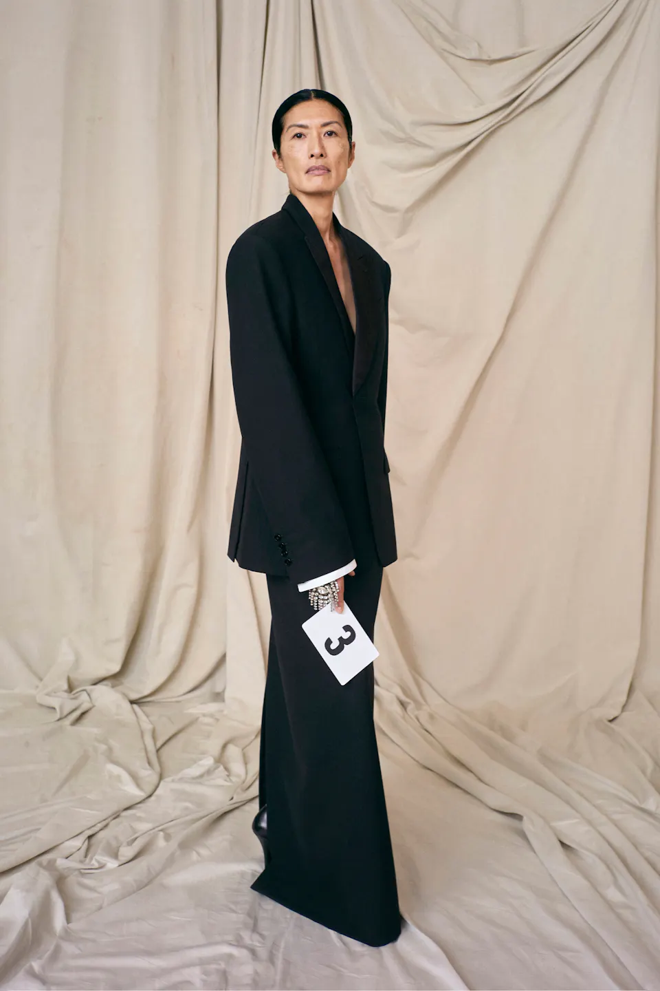 1625667539-balenciaga-haute-couture-uomo-donna-autunno-inverno-2021-2022-foto-sfilata-look-lofficielitalia3.jpeg (960×1440)
