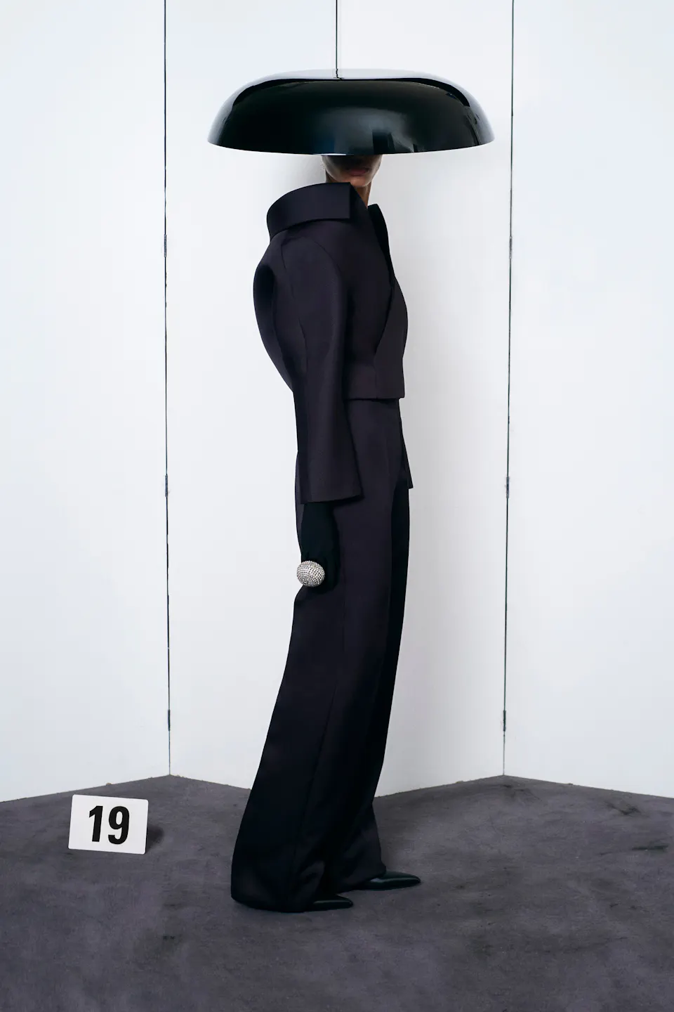 1625668071-balenciaga-haute-couture-uomo-donna-autunno-inverno-2021-2022-foto-sfilata-look-lofficielitalia18.jpeg (960×1440)
