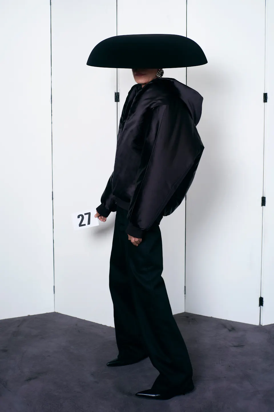 1625668109-balenciaga-haute-couture-uomo-donna-autunno-inverno-2021-2022-foto-sfilata-look-lofficielitalia25.jpeg (960×1440)