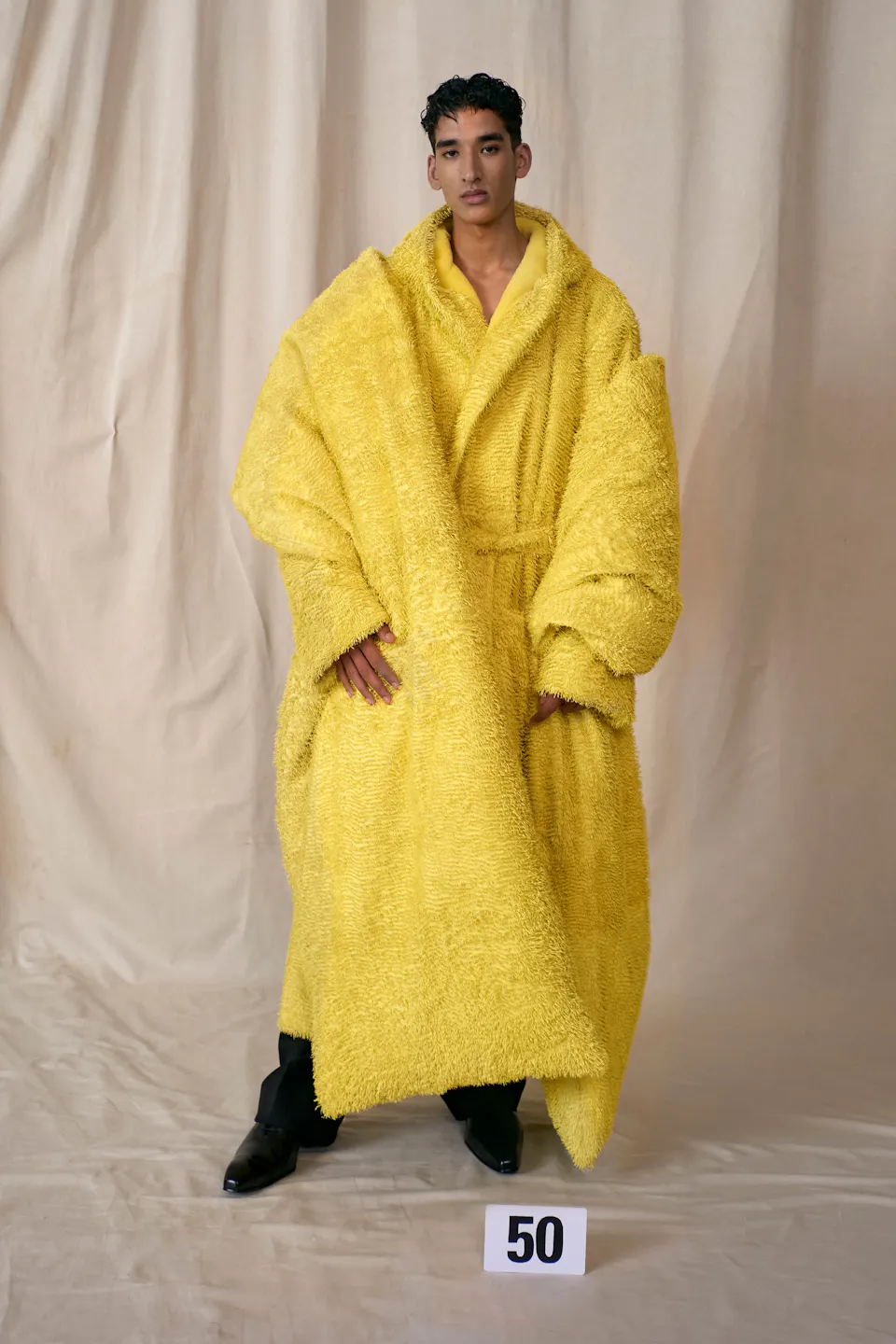 1625668432-balenciaga-haute-couture-uomo-donna-autunno-inverno-2021-2022-foto-sfilata-look-lofficielitalia48.jpeg (960×1440)