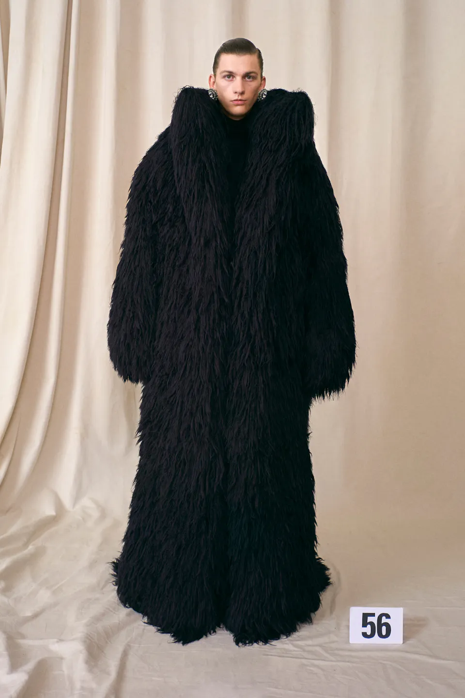 1625668469-balenciaga-haute-couture-uomo-donna-autunno-inverno-2021-2022-foto-sfilata-look-lofficielitalia54.jpeg (960×1440)