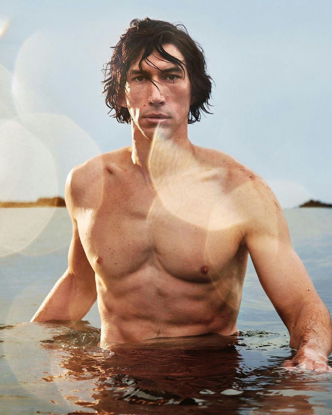 Adam Driver Colonge Adam Driver è il nuovo volto della pubblicità di Burberry