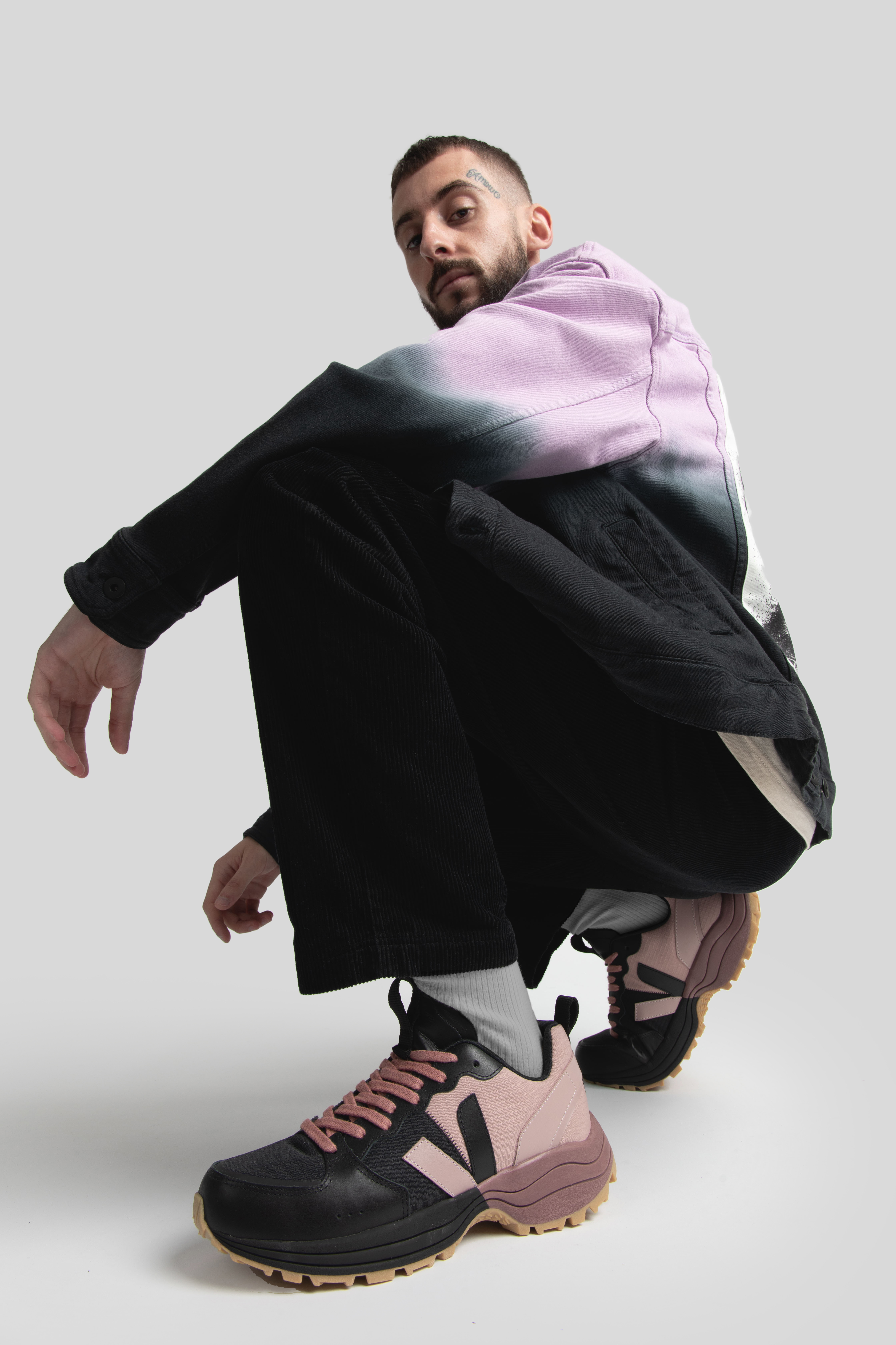 Veja x Emir Shiro e l'intervista all'artista contemporaneo