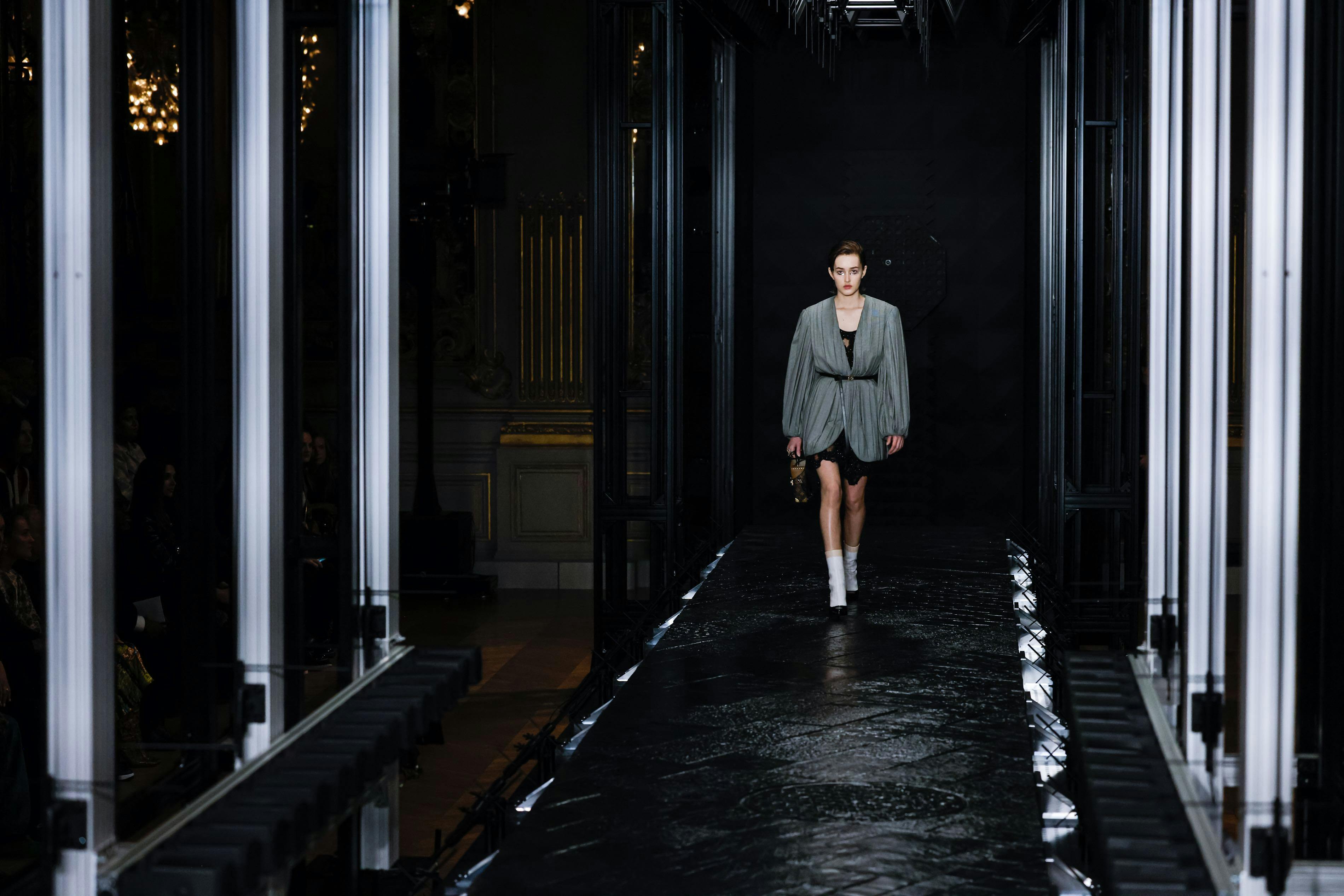 La sfilata Louis Vuitton s/s 2023, iper femminilità