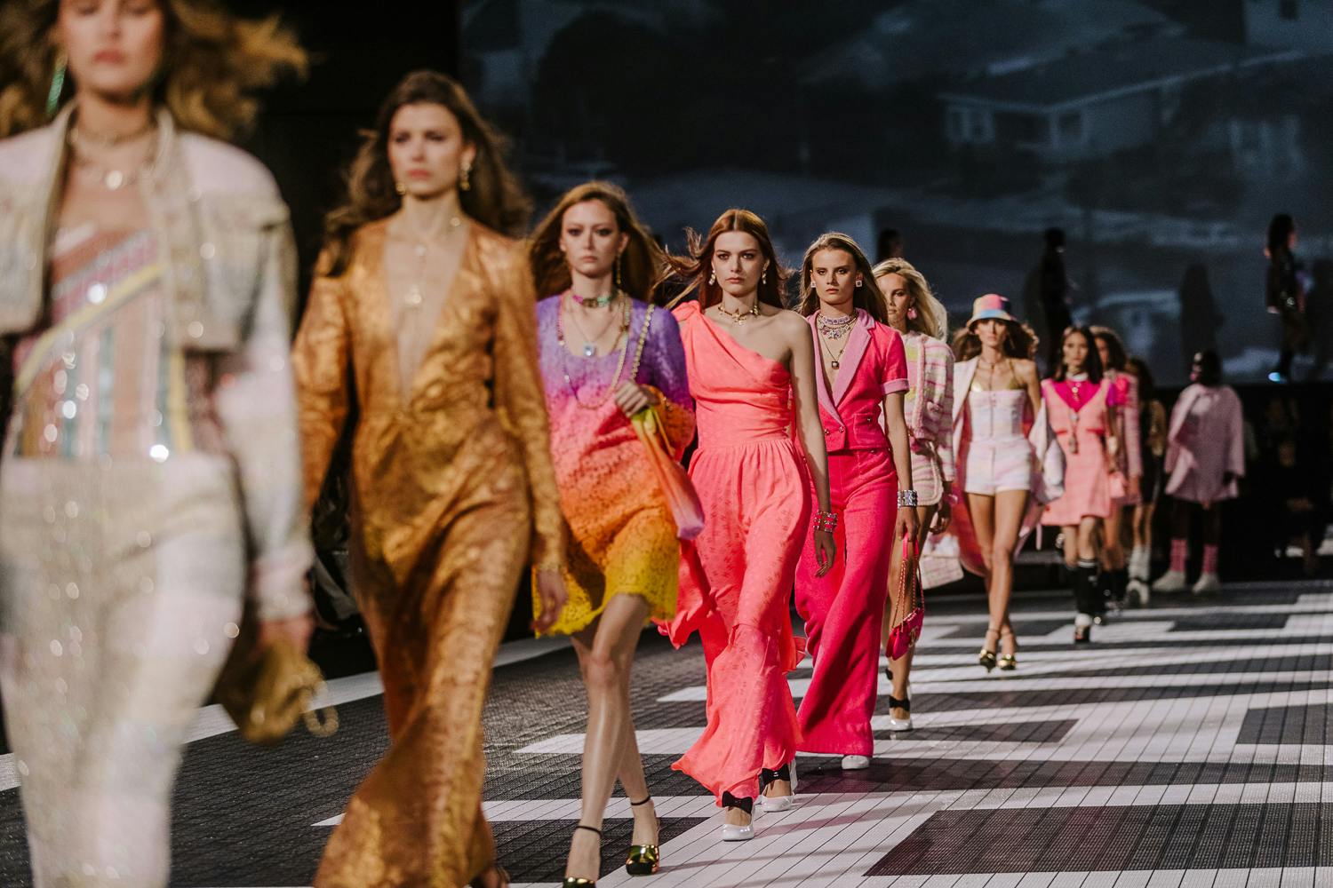 Chanel Cruise 2024 sfila a Hollywood: i look, le borse e tutti gli ospiti