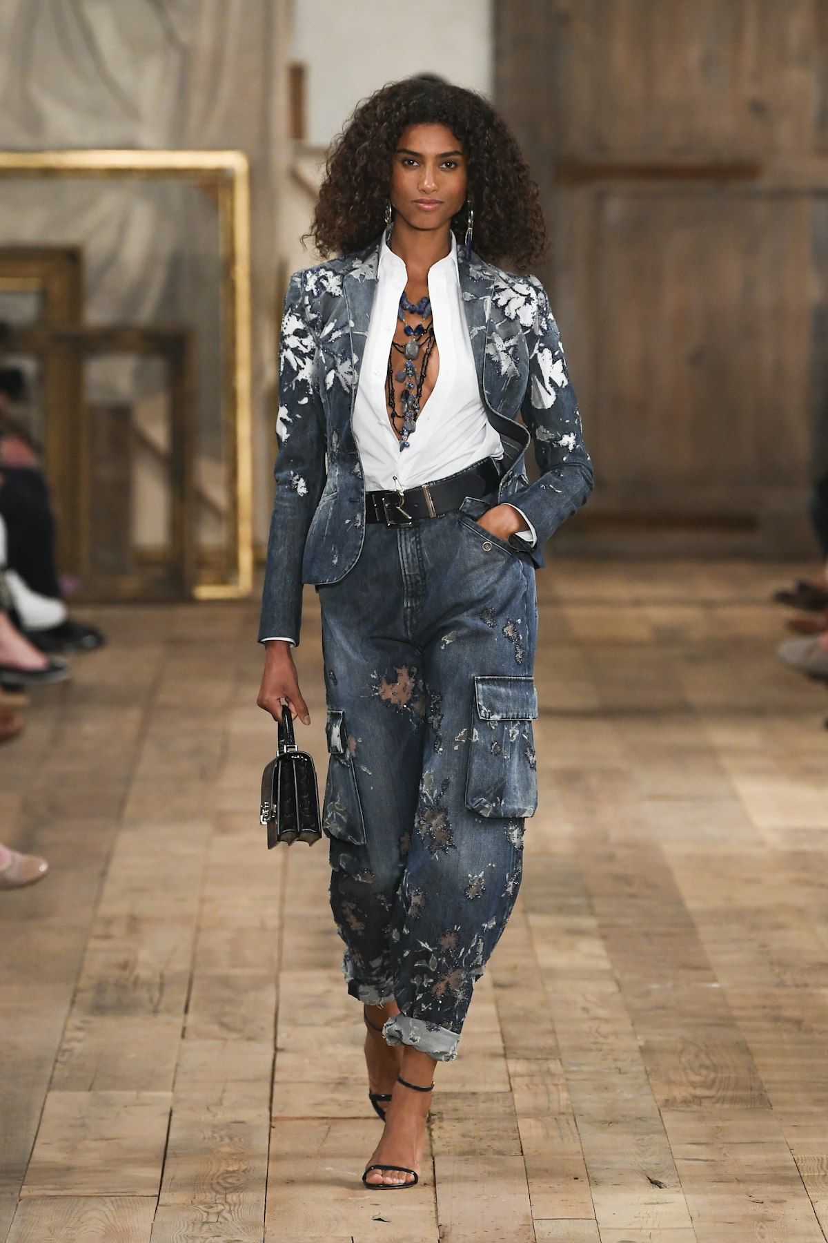 Ralph Lauren, la SS24 è grunge: ospiti e collezione