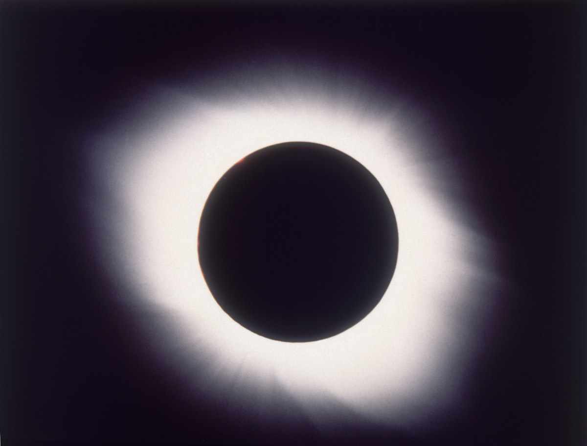 Eclissi solare dell'8 aprile 2024 a che ora, come osservarla e il