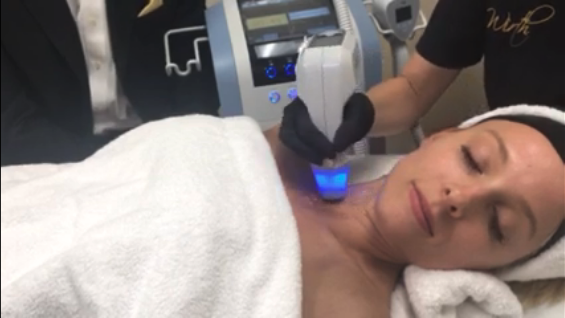 A nurse practitioner using Exilis on a patient