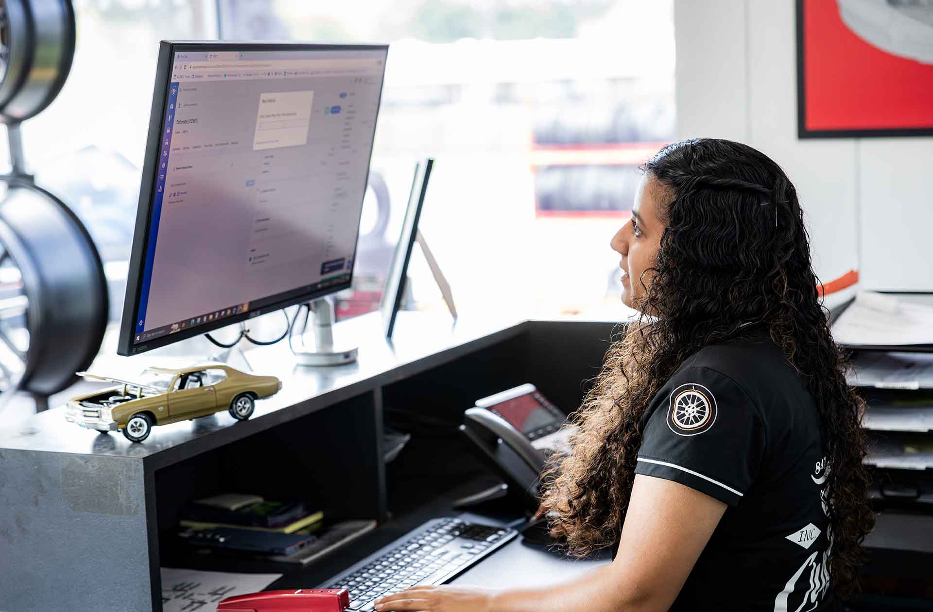 Service advisor using Shopmonkey software