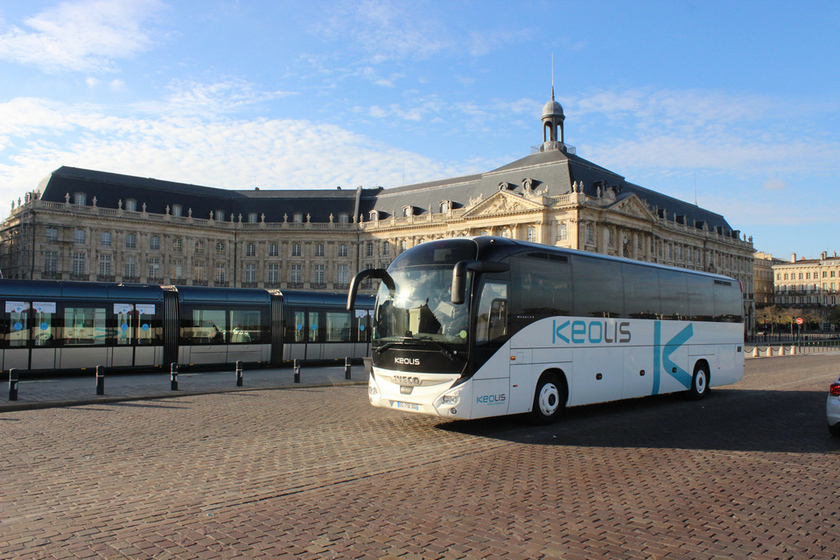 Location de car avec chauffeur pour vos voyages touristiques en ville (crédit Keolis Gironde)