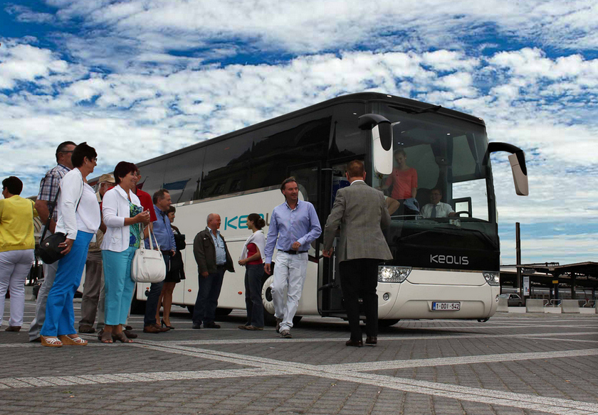 Location de cars avec chauffeur pour voyages entre adultes (crédit Keolis Courriers du Midi)