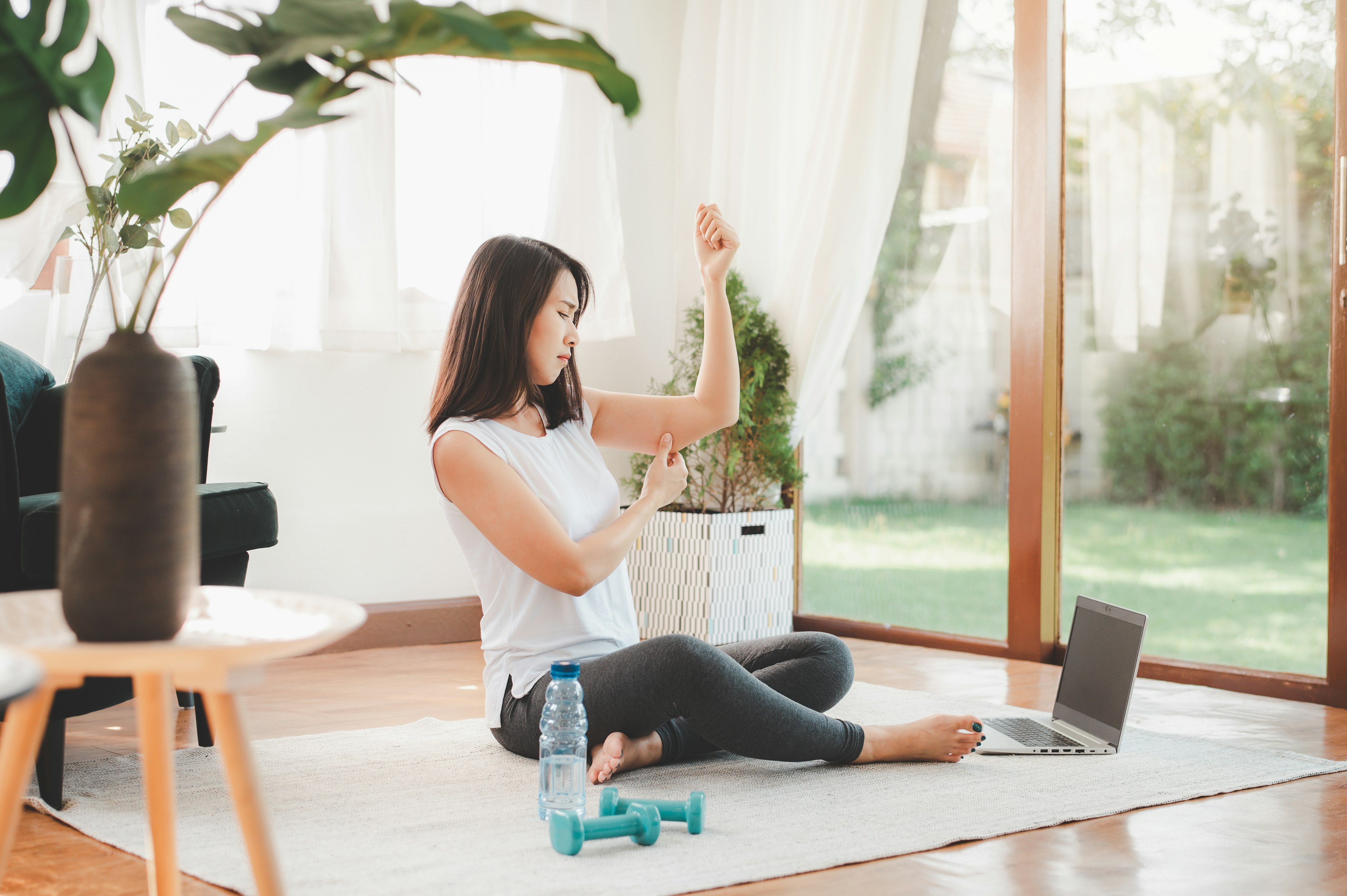 Why Does Outer Thigh Fat Form and How Can I Lose It Naturally