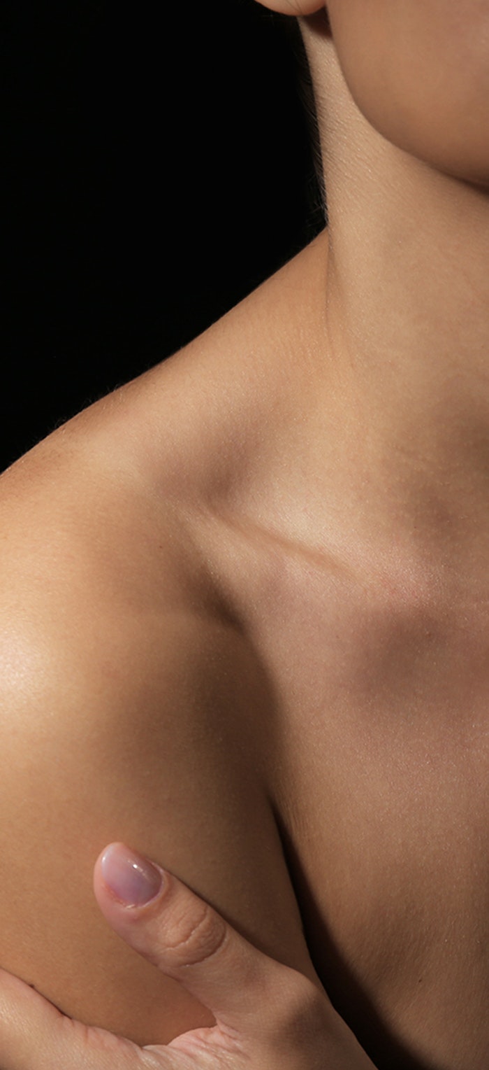 Woman shoulder