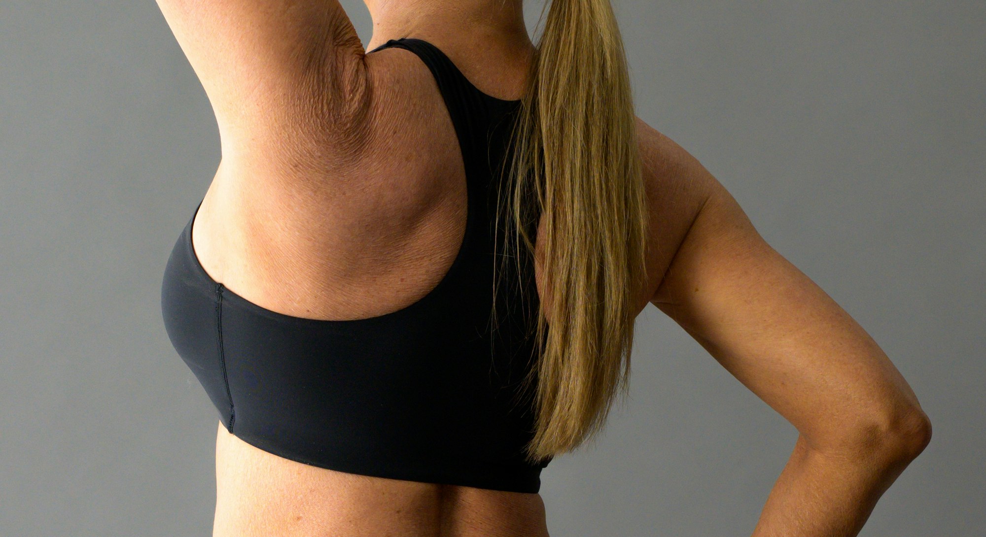 womans back in sports bra