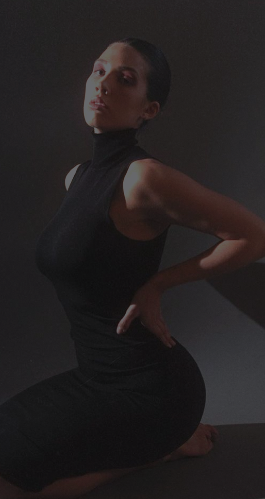 Nickole Arms on hips