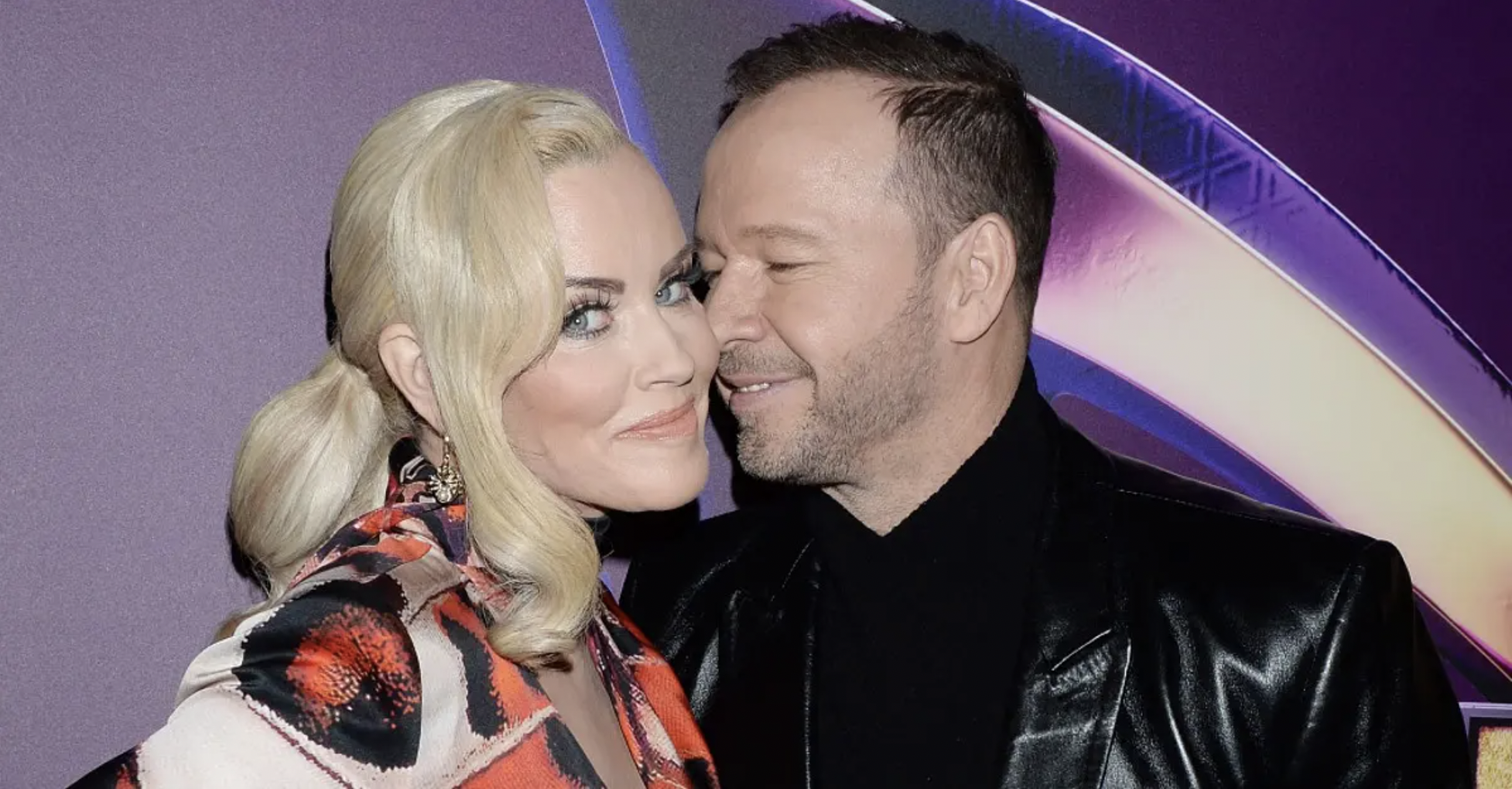 Donnie Walberg and Jenny Mcarthy close together