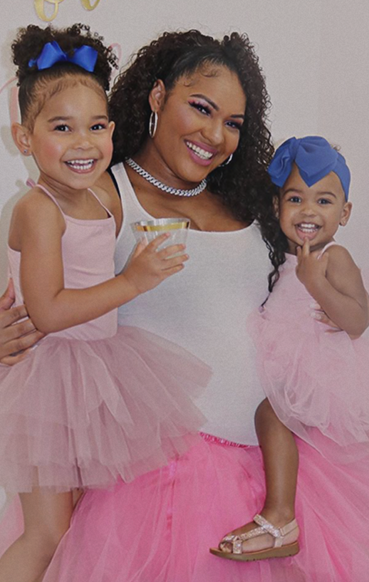 DeLeesa Unique with kids