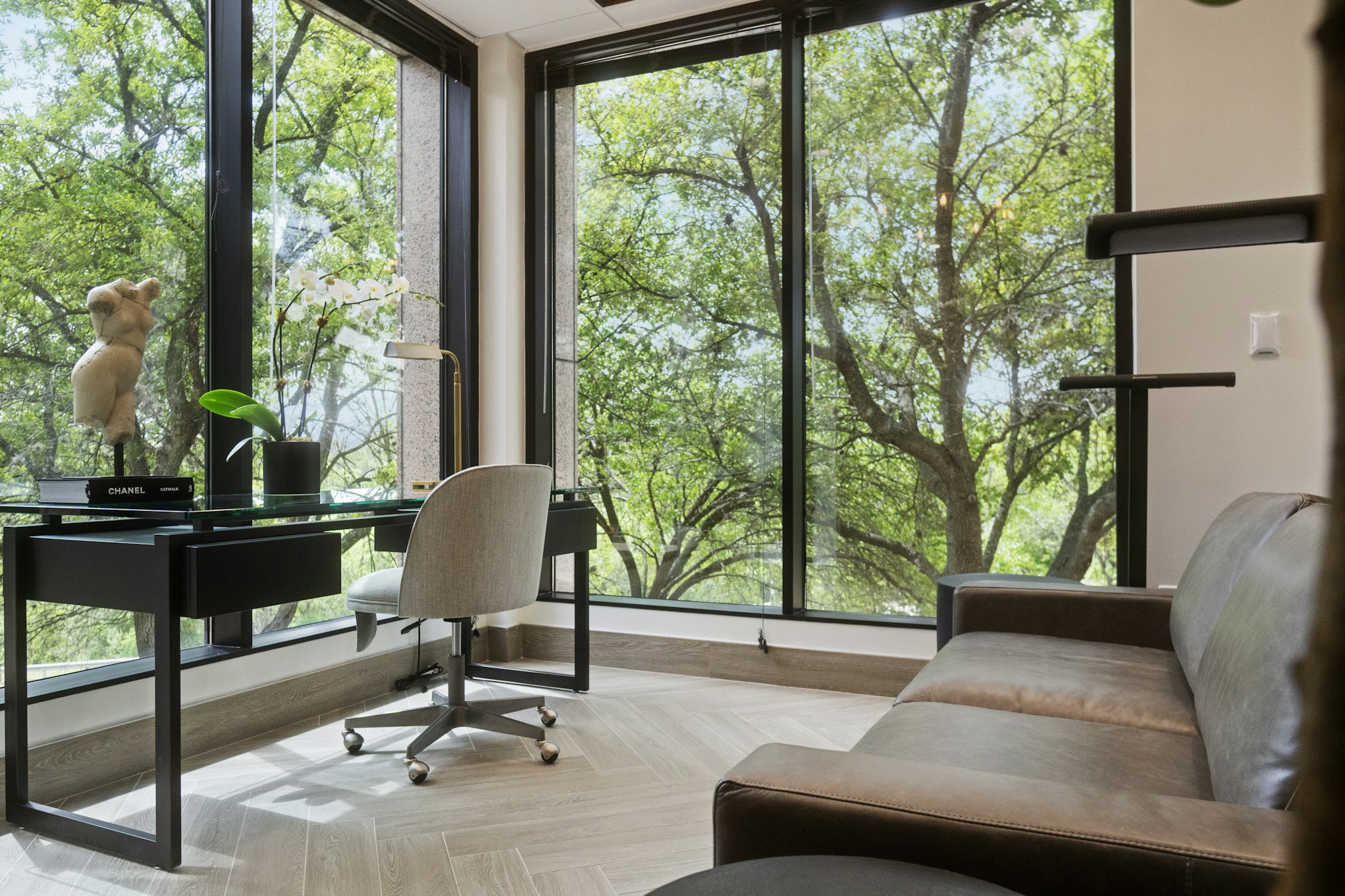 Consultation room in AirSculpt Body Contouring Austin clinic