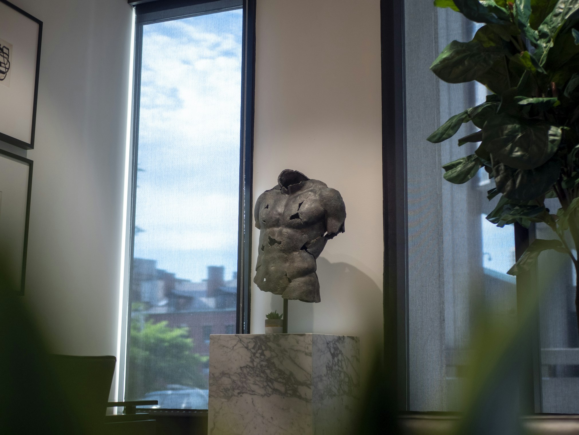 Sculpture of a chiseled body in the lobby in the AirSculpt Body Contouring Boston clinic