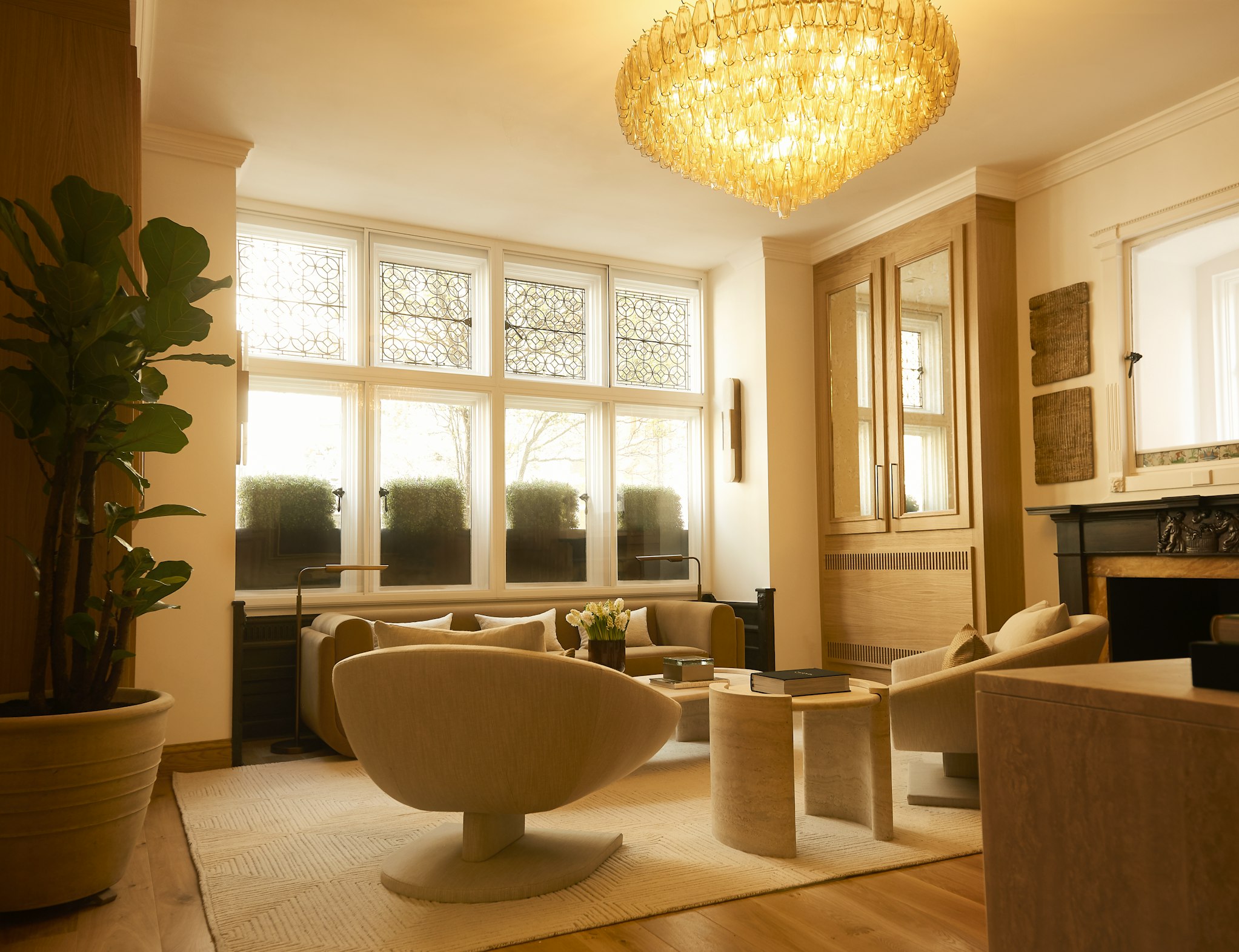 Seating area with chandelier and windows in Elite Body Sculpture London clinic lobby