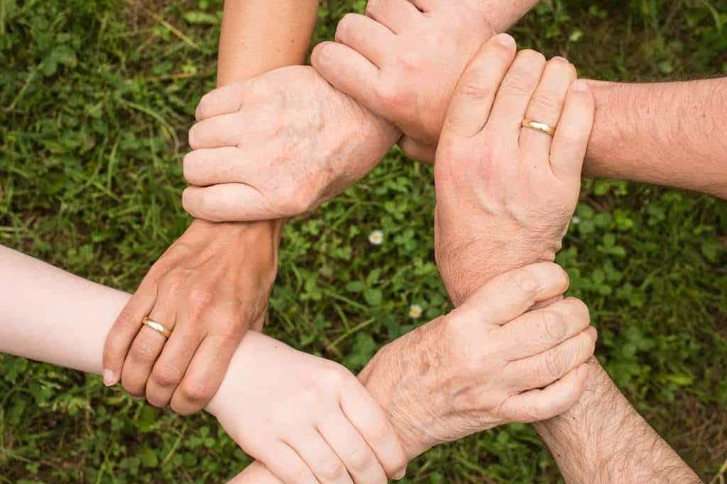 10 benefits of getting involved in community initiatives