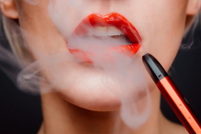 NHS hospitals to trial free e-cigs in A&E departments to help smokers kick the habit