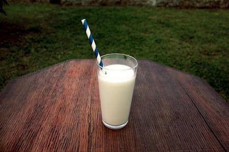 Does milk help acid reflux?