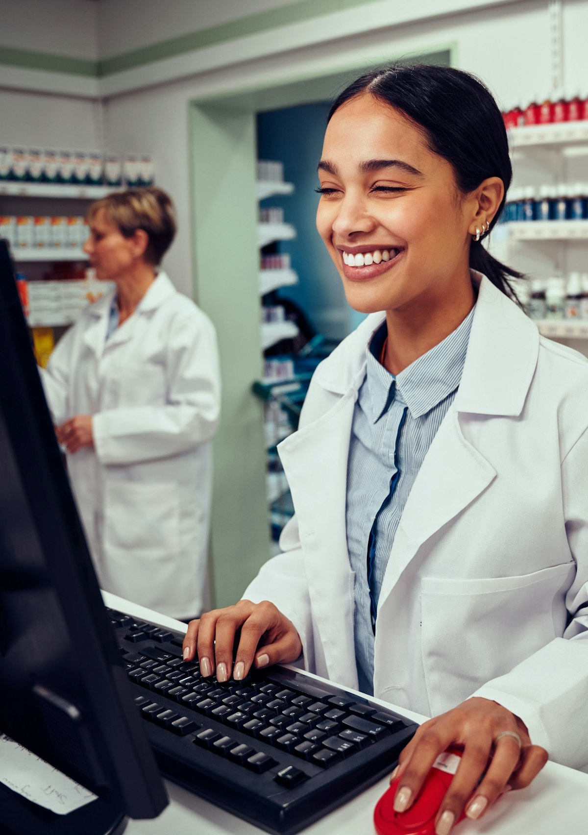 Helpful pharmacist accessing test results