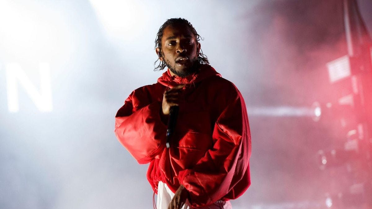 Kendrick Lamar honored Virgil Abloh by wearing a full look from the late  designer's final Louis Vuitton menswear collection for his Super…