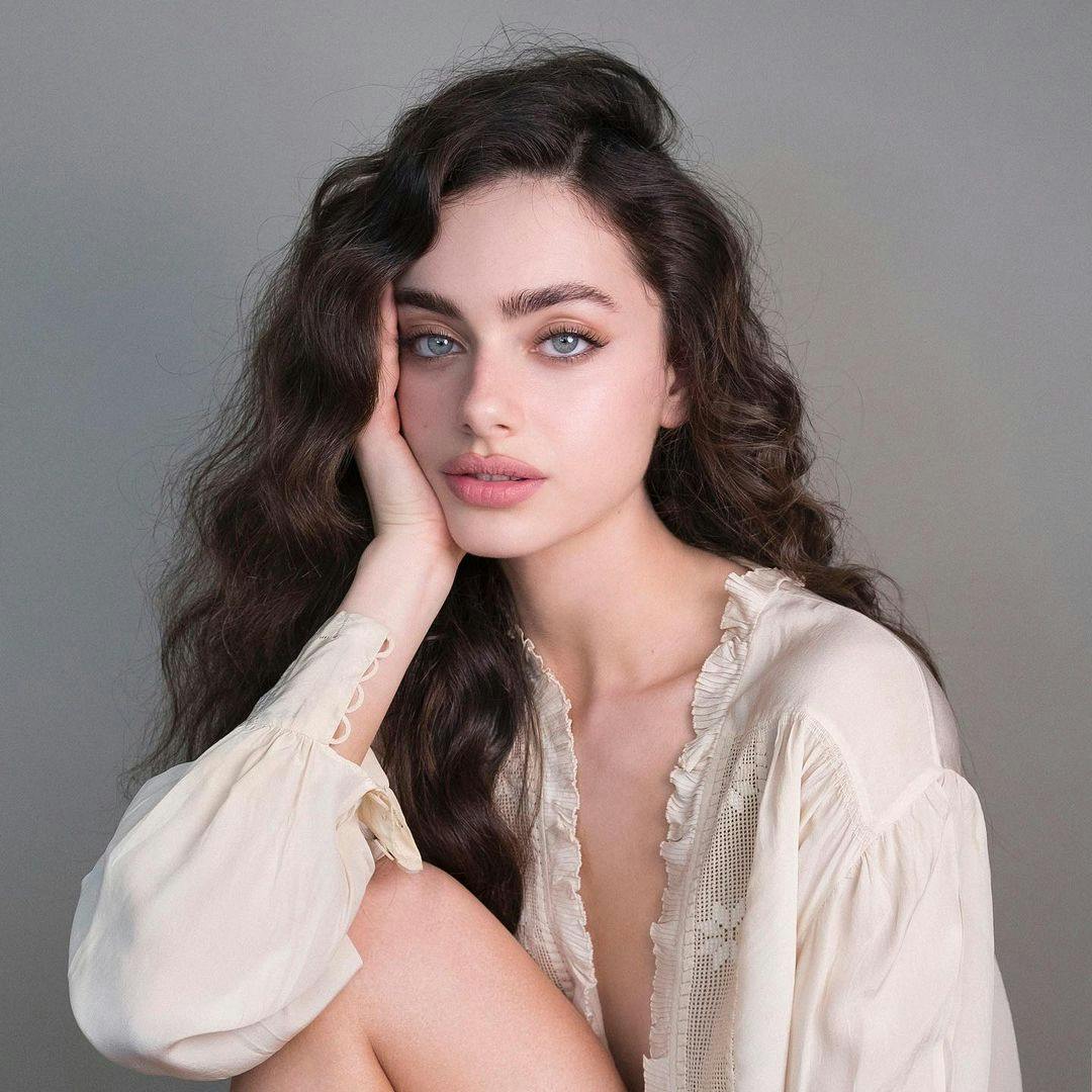 Meet the 19-year-old Israeli Model Named the Most Beautiful Woman in the  World