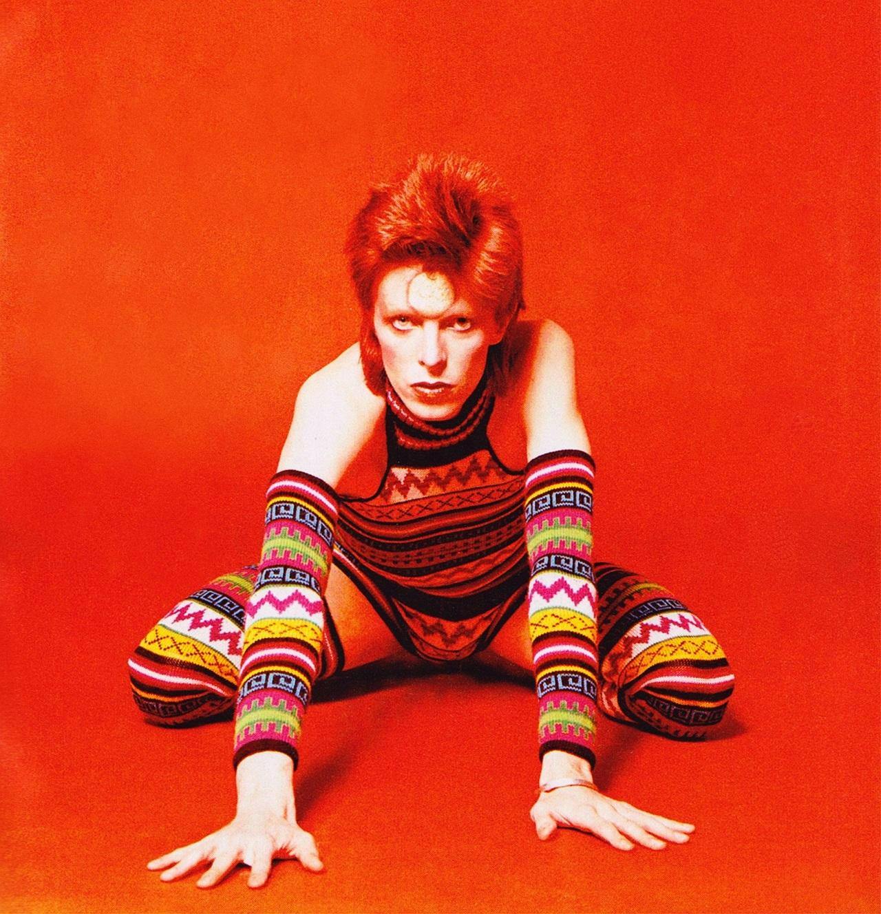 4 David Bowie Style Staples Influencing 21 Fashion David Bowie Makeup Eyes Fashion Tre