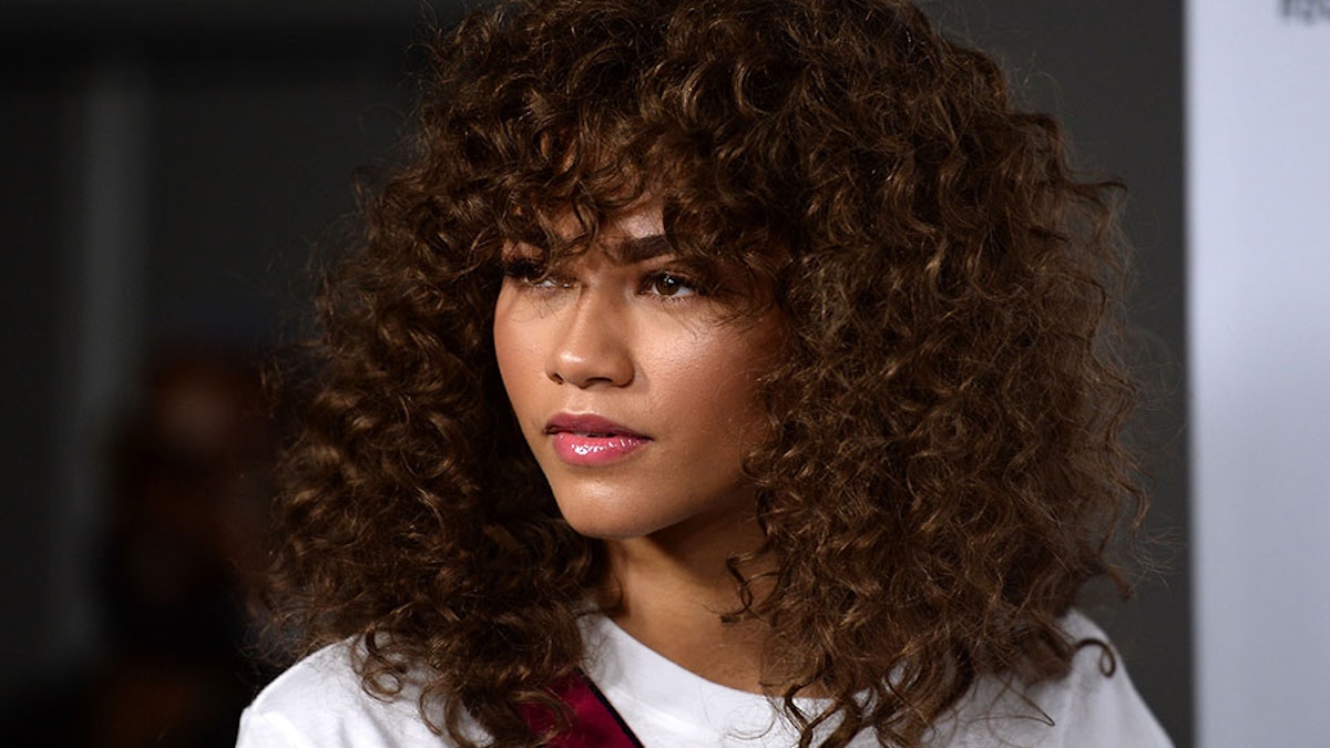 Zendaya curly bangs  Curly bangs, Curly hair styles easy, Curly hair styles