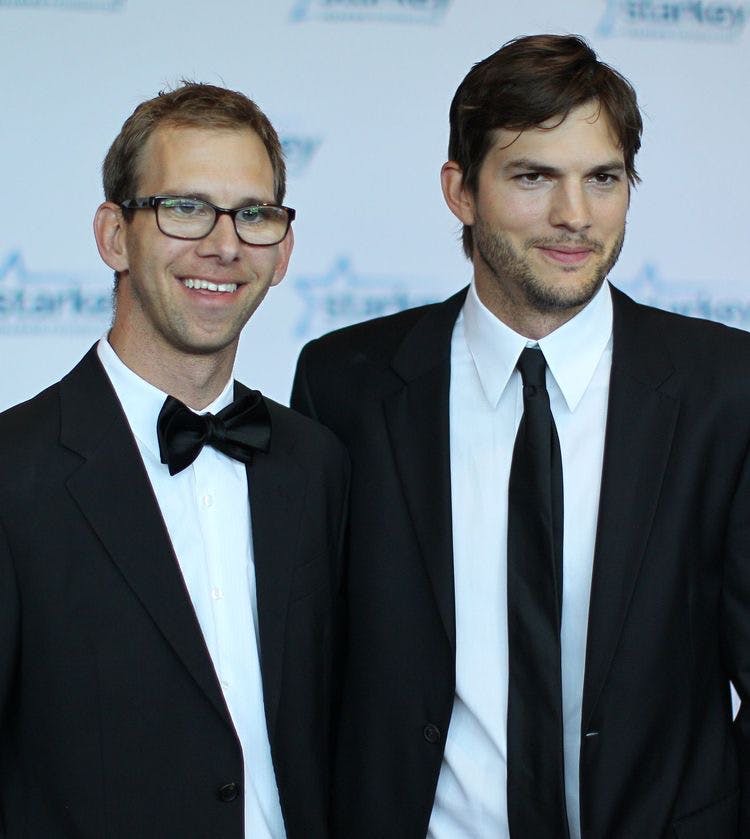 7 Celebrities You Didn T Know Have A Twin Celebrity Siblings Fraternal Twins 7 Celebrities You Didn T Know Have A Twin Celebrity Siblings Fraternal Twins