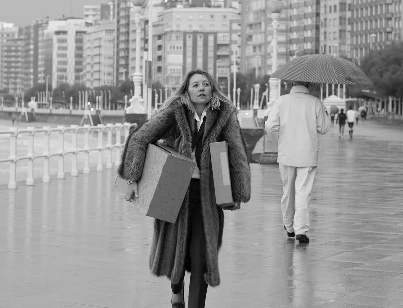A Family S Financial Crisis Breeds Comedy In Artist Amalia Ulman S El Planeta Amalia U