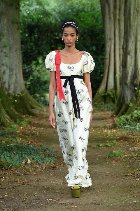 7 Royal Trends on the Runways Royal Fashion The Crown Bridgerton Style 7 Royal Trends on the Runways Royal Fashion The Crown Bridgerton Style