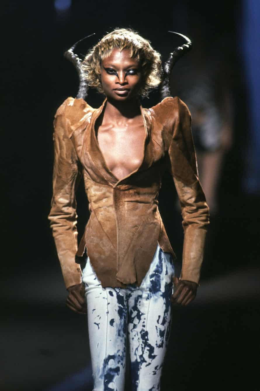 alexander mcqueen runway