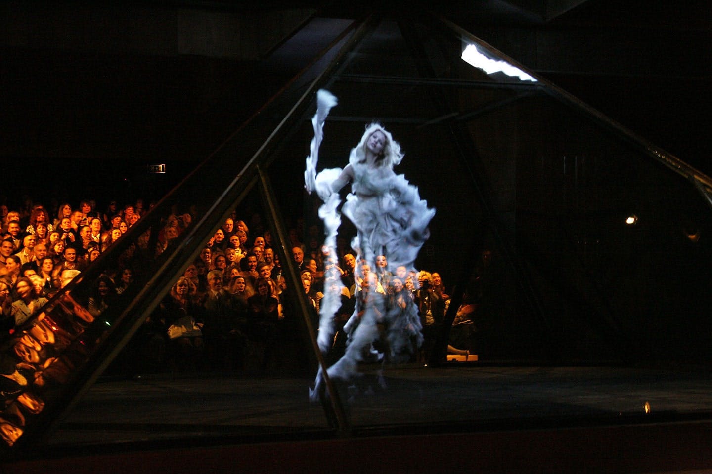 Alexander mcqueen hologram 2025