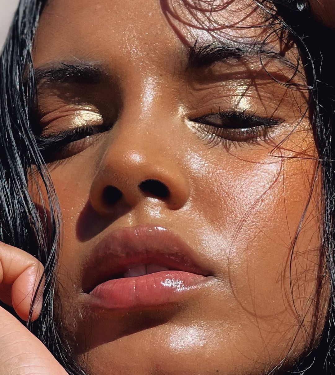 oil cleansing clogged pores