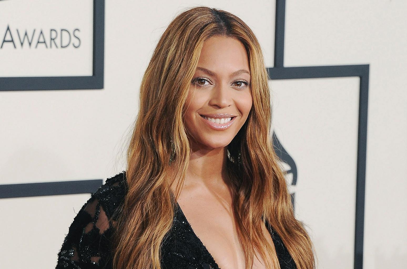 Beyonce Robbed Of Over 1 Million In Luxury Items Beyonce Miley Cyrus Shaw Mendes