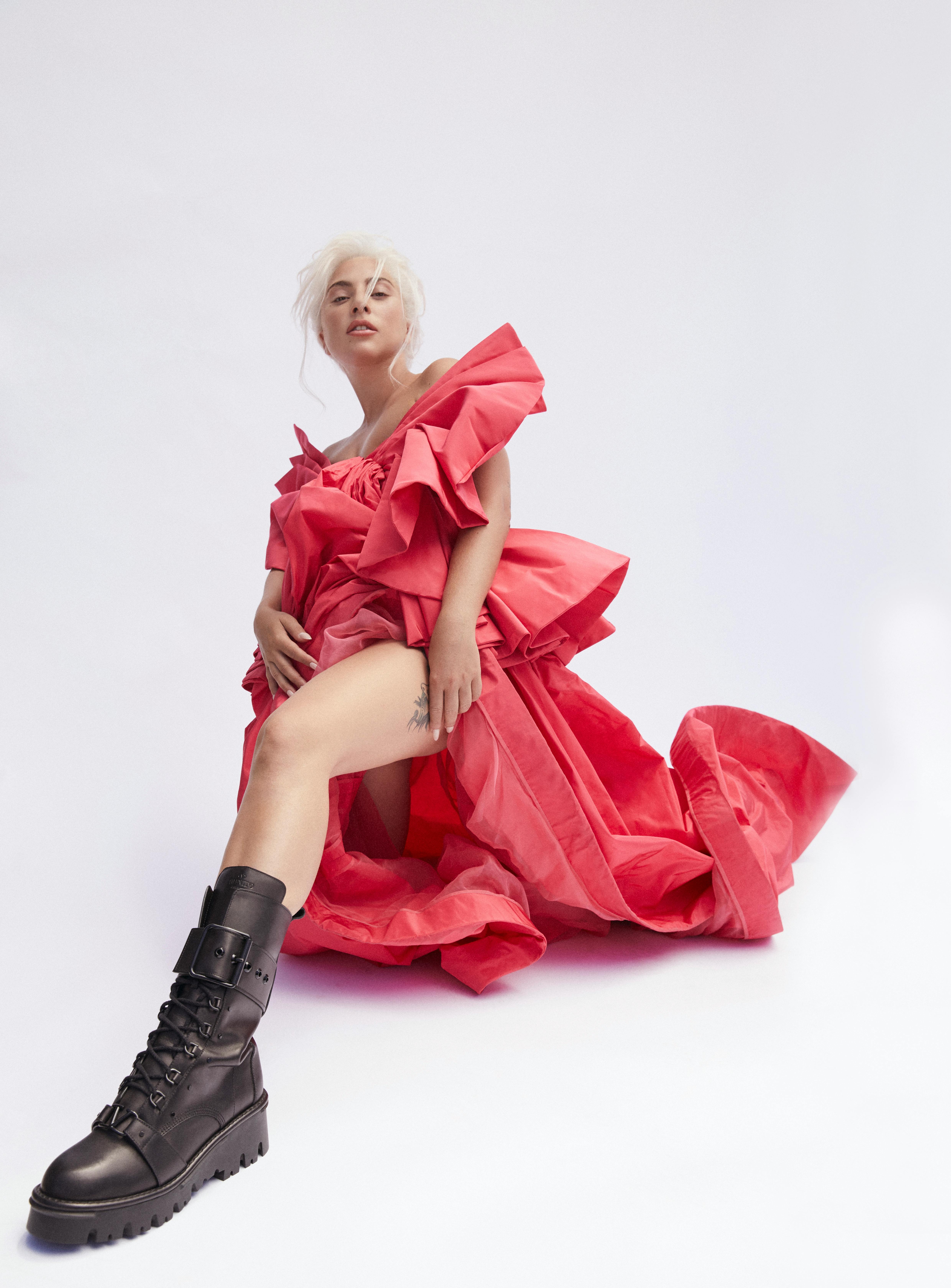 hvordan botanist Investere Lady Gaga is Valentino's Latest Fragrance Muse - Pierpaolo Piccioli Voce  Viva Perfume