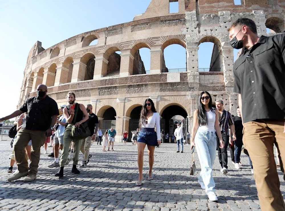 Behind Kim Kardashian's Stylish Rome Getaway - Kim Kardashian Vatican