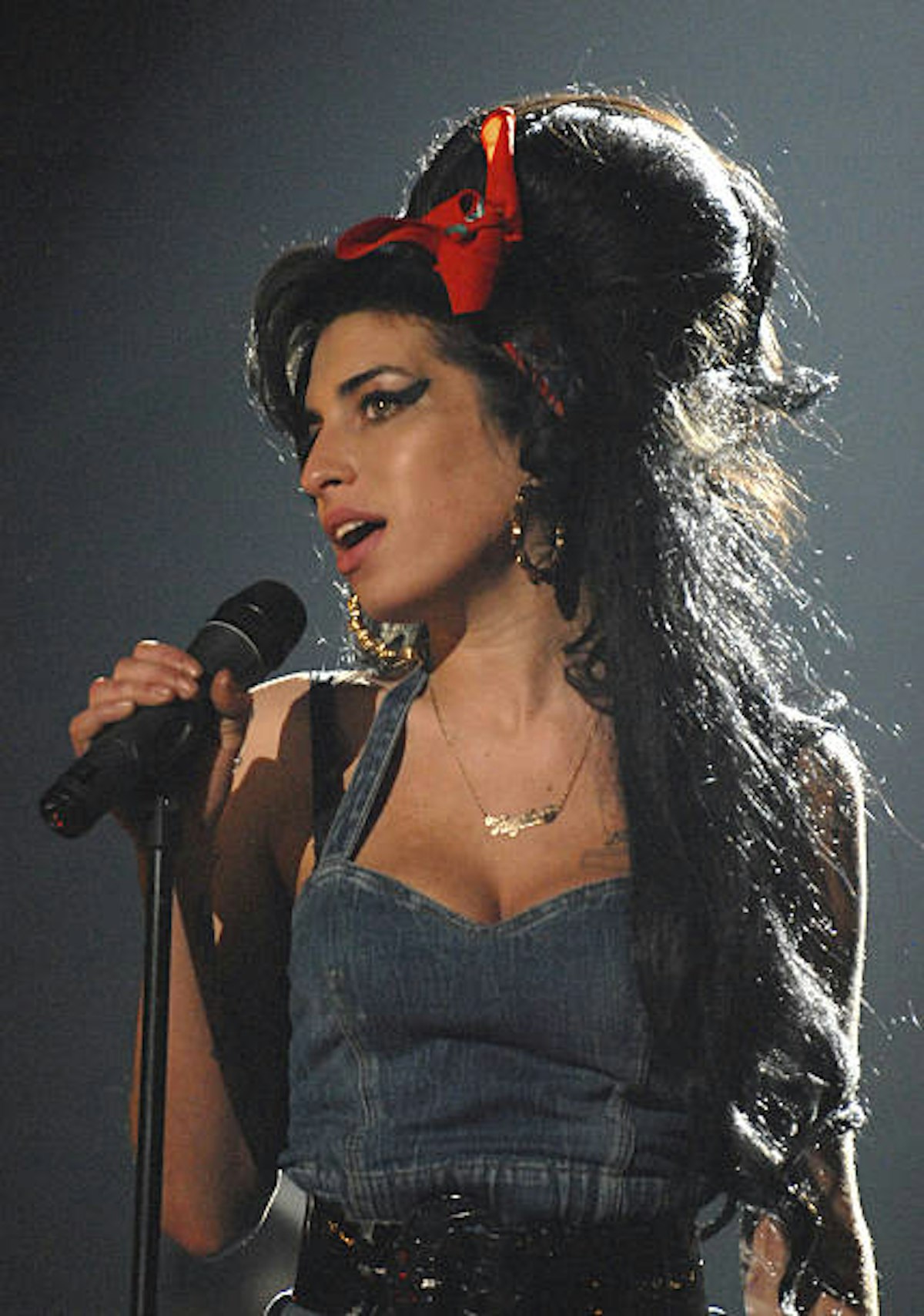 Honoring Amy Winehouse Life Music Style — Rockstar Celebrity Music ...