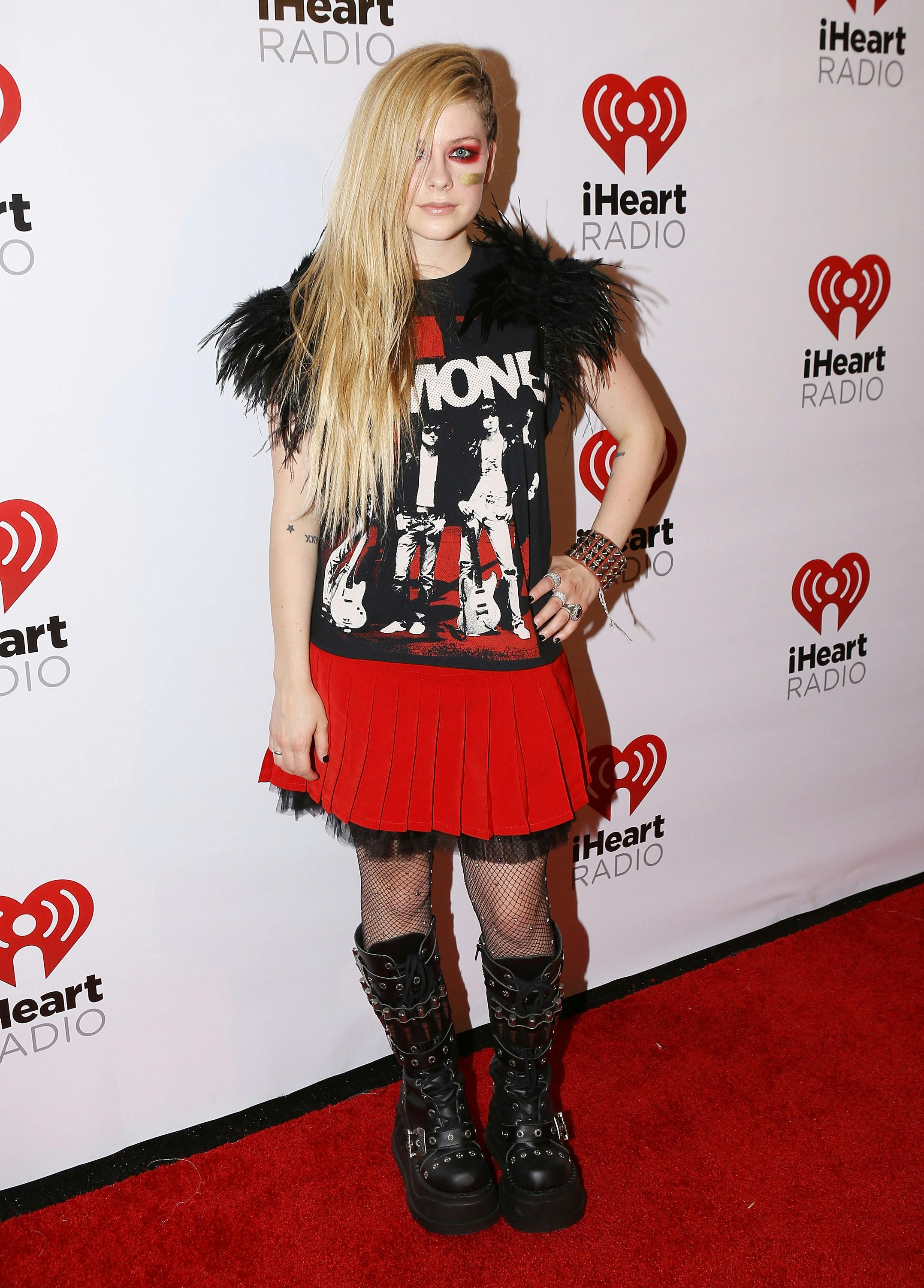 Avril Lavigne S Style Evolution Avril Lavigne 00s Y2k Pop Punk Fashion Resurgence